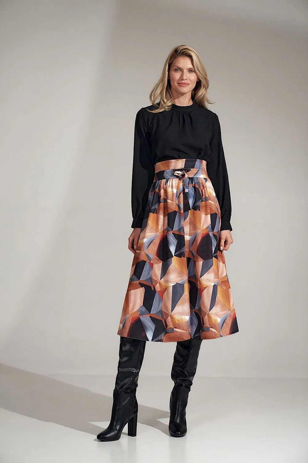 Blouse With A Delicate Crease Under The Neck Figl