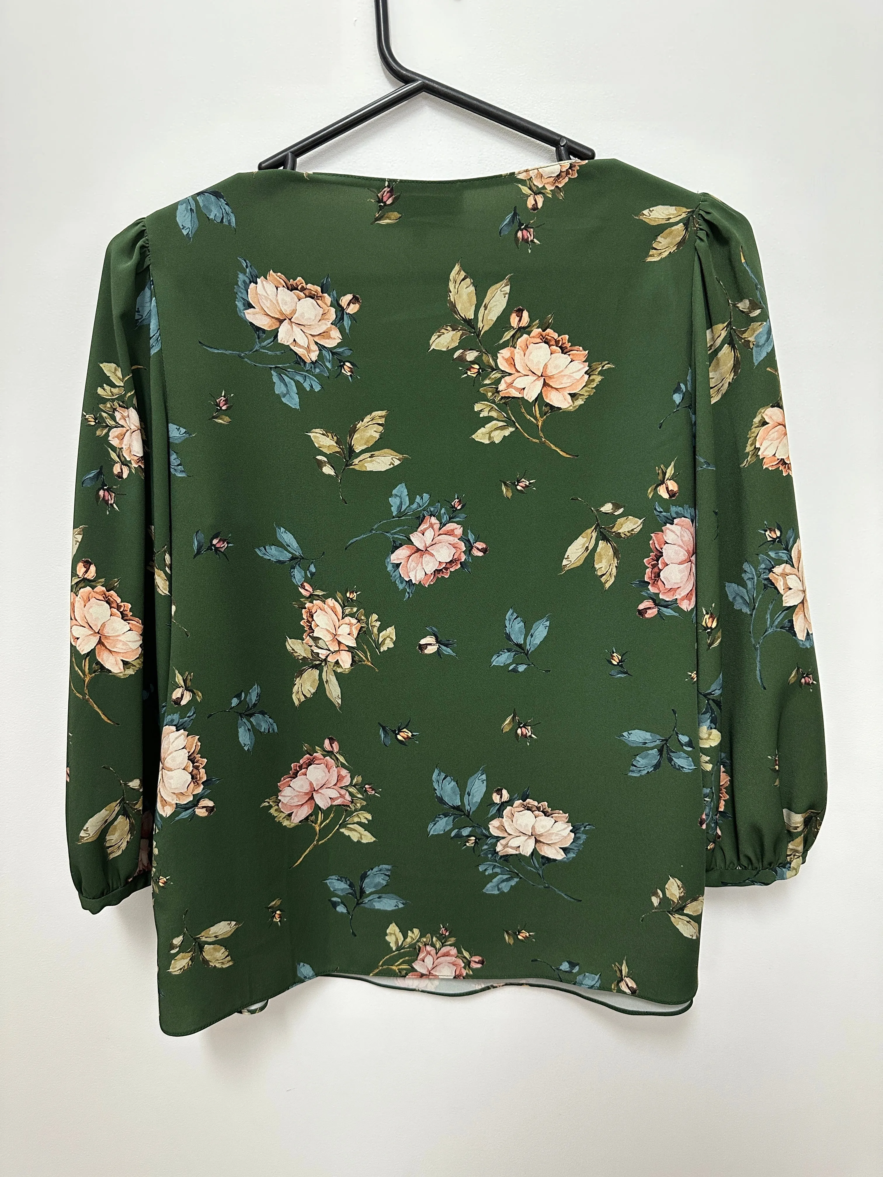 Round Neck Rose Blouse in Green