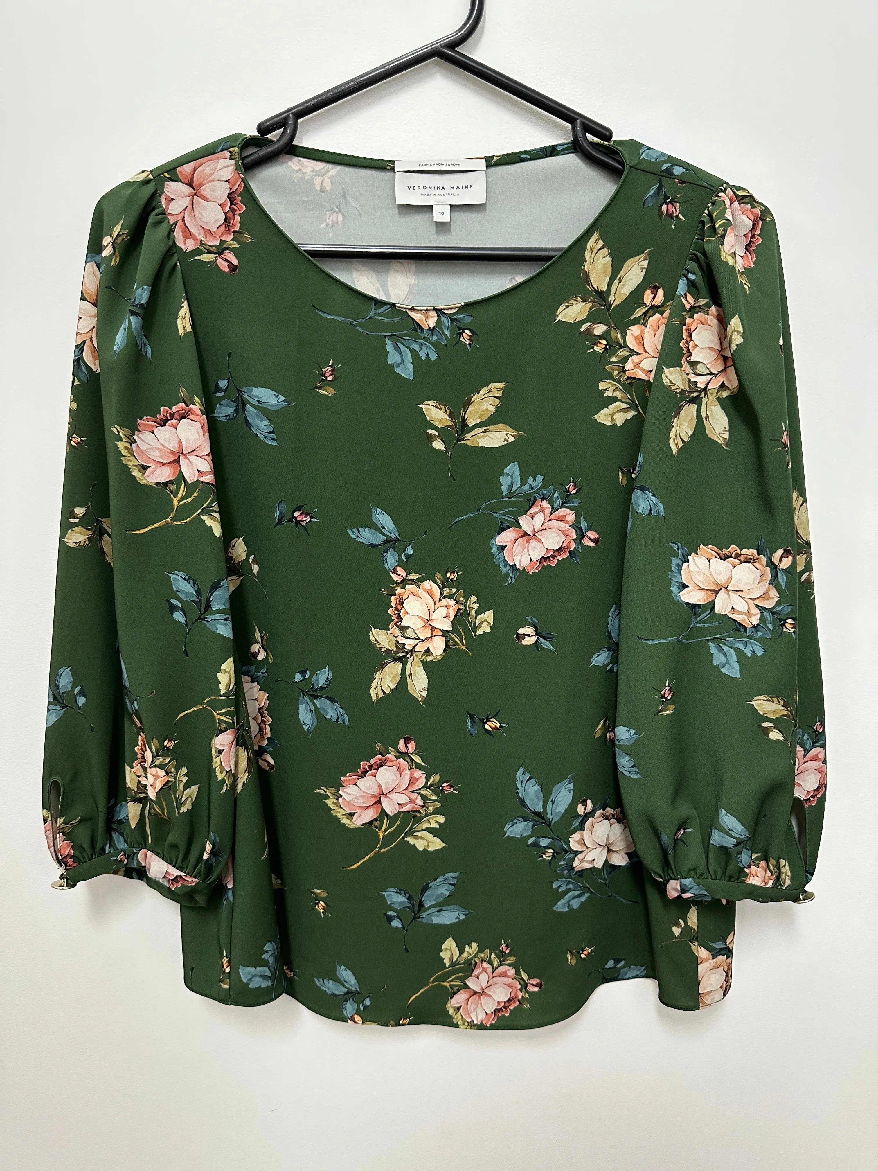 Round Neck Rose Blouse in Green