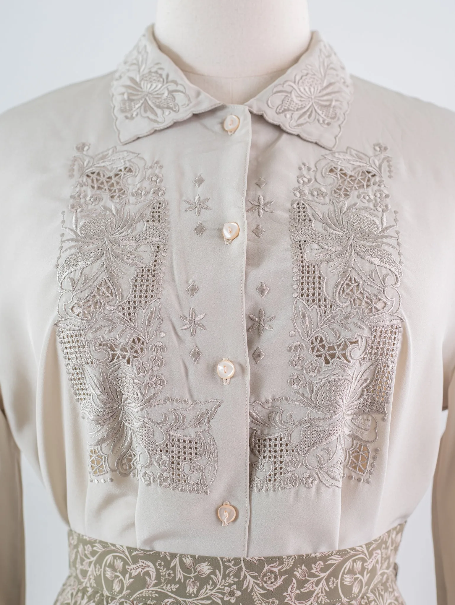 Vintage Brown Cuff Sleeved Floral Embroidery Blouse