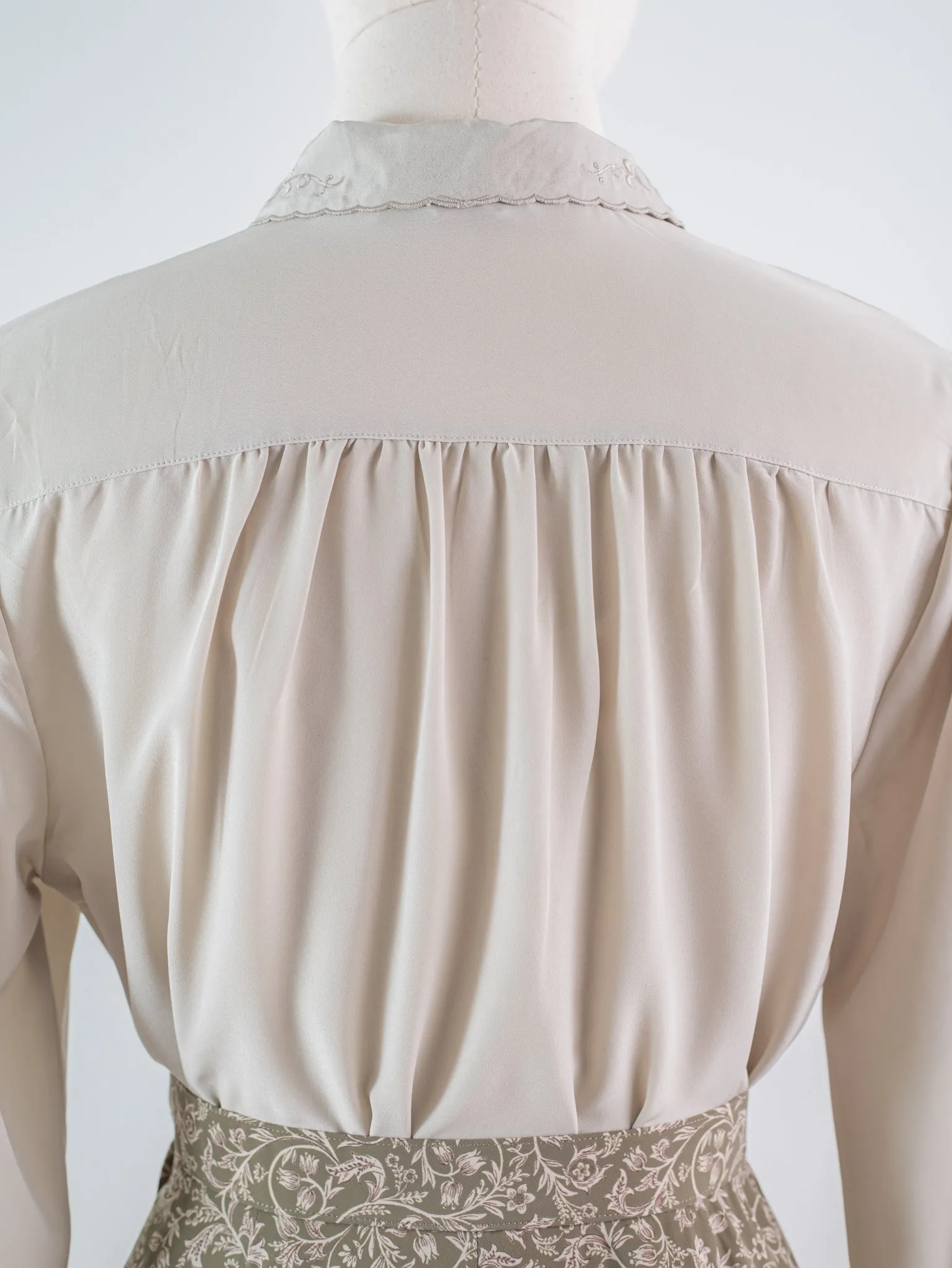 Vintage Brown Cuff Sleeved Floral Embroidery Blouse