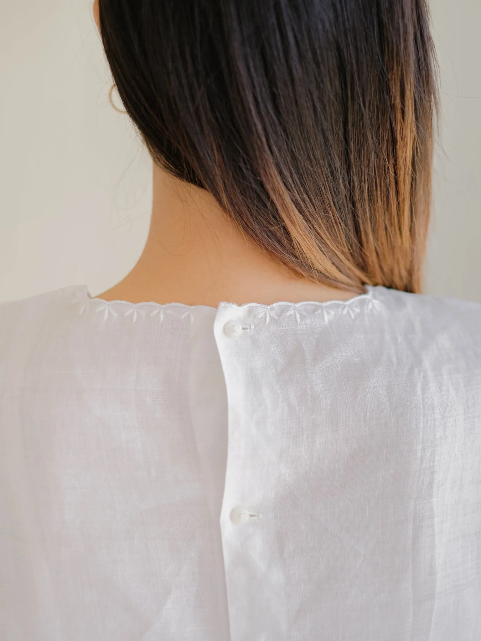 Vintage White Cotton Round Neck Back Button Blouse